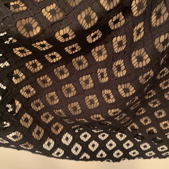 Elegant Black Dress - Picture 4 of 7